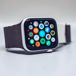 Montre digital pour fille avec bracelet blanc fleurs